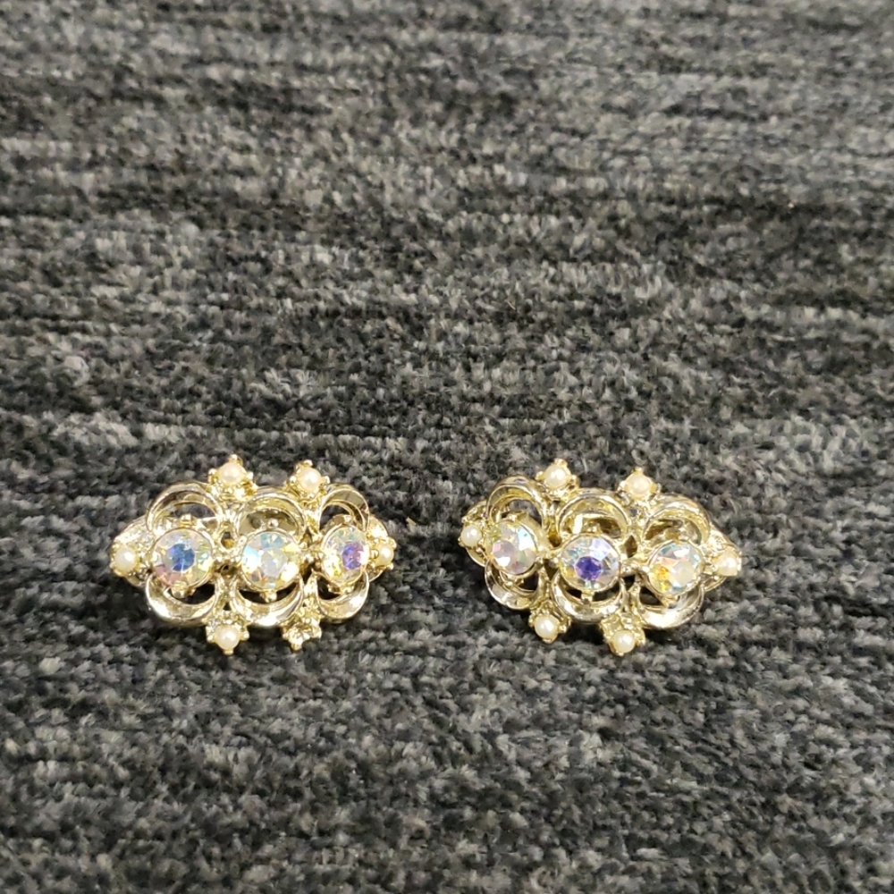 Vintage clip on rhinestone earings